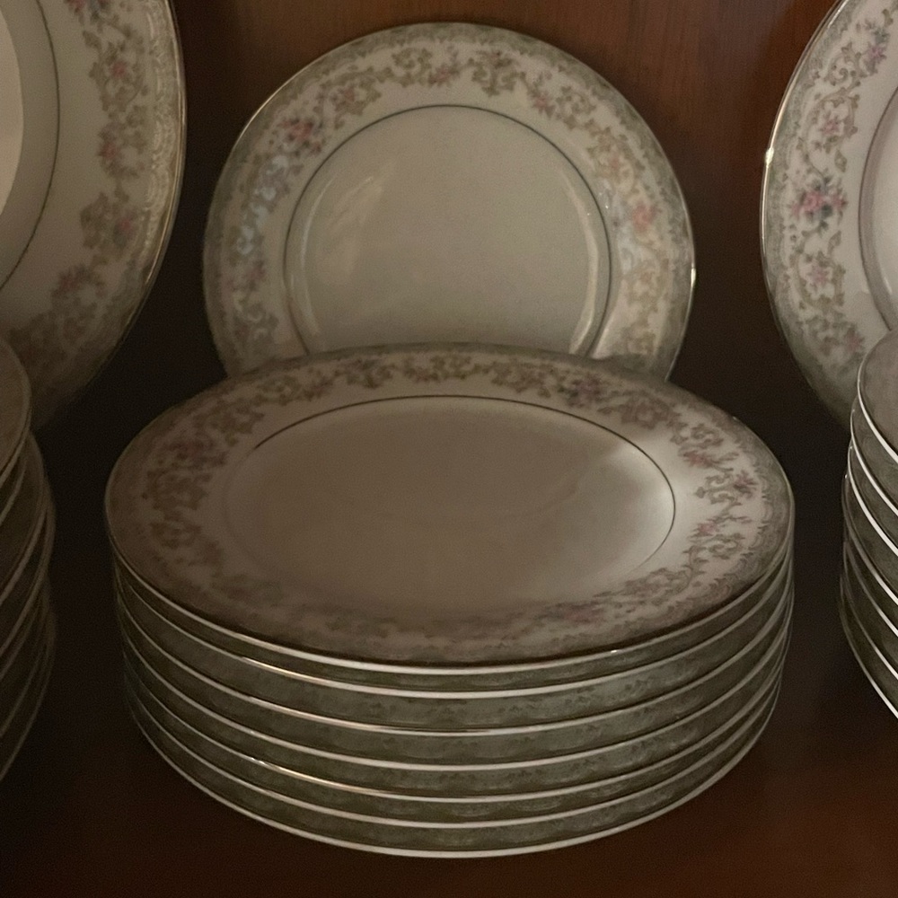 Antique Noritake fine bone China. EUC! 8 person place setting. - Picture 6 of 12